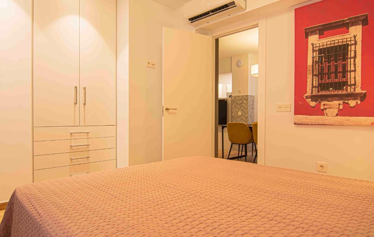 Apartamentos Leonor Malaga Exterior photo