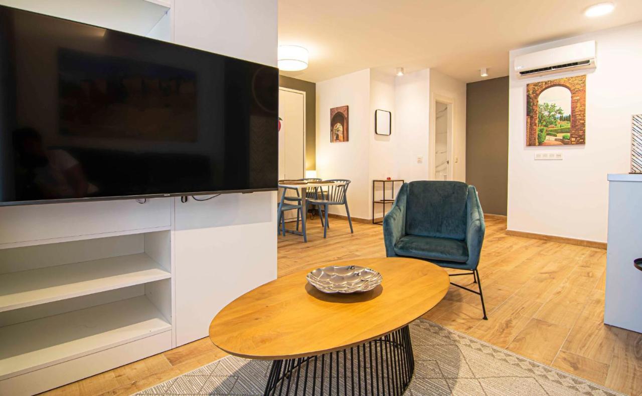 Apartamentos Leonor Malaga Exterior photo