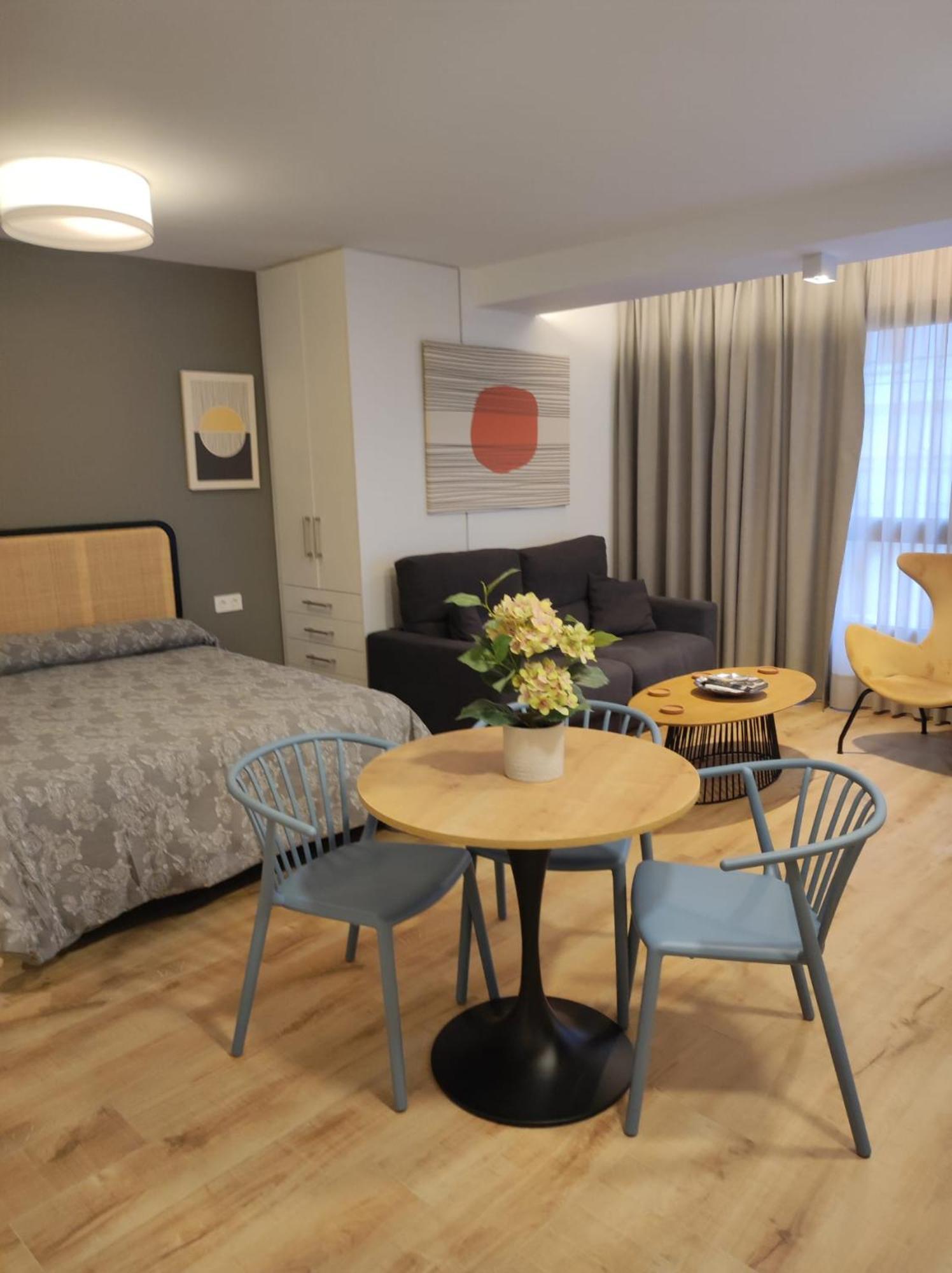 Apartamentos Leonor Malaga Exterior photo
