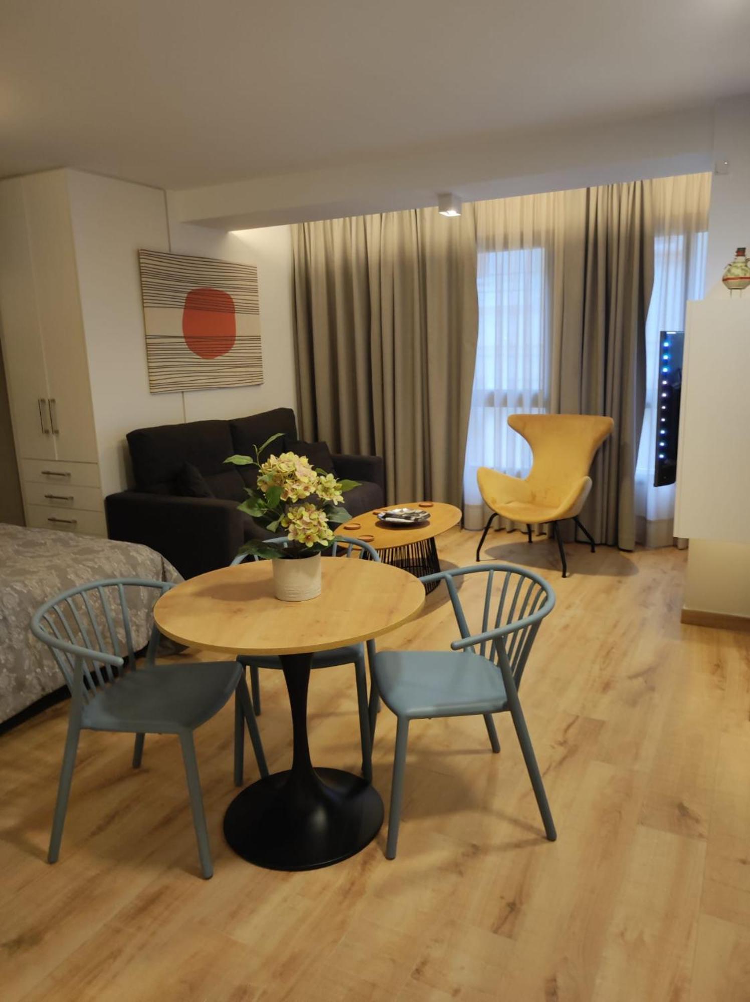 Apartamentos Leonor Malaga Exterior photo